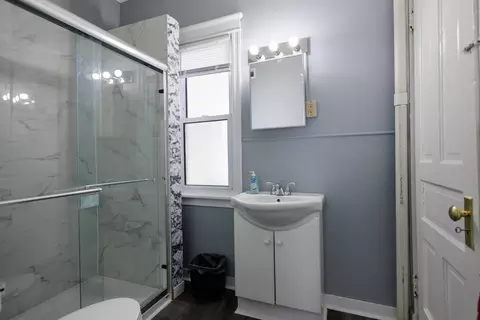 Bath - 341 S 5th Ave, Kankakee, IL 60901 photo 1 of 6