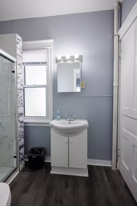 Bath - 341 S 5th Ave, Kankakee, IL 60901 photo 2 of 6