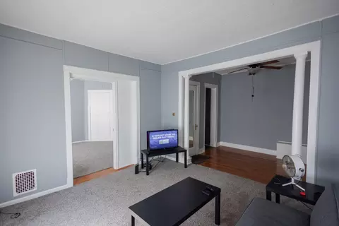 Living - 341 S 5th Ave, Kankakee, IL 60901 photo 1 of 6