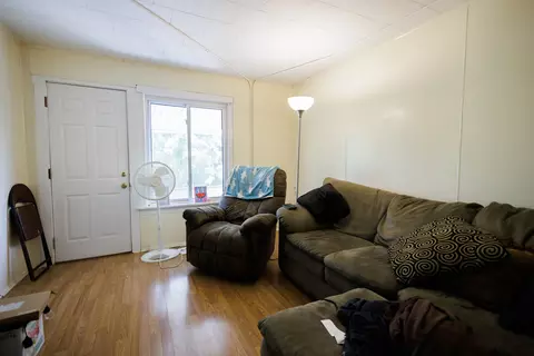 Living - 341 S 5th Ave, Kankakee, IL 60901 photo 5 of 6