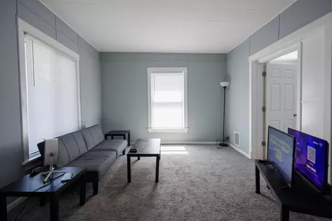 Living - 341 S 5th Ave, Kankakee, IL 60901 photo 3 of 6