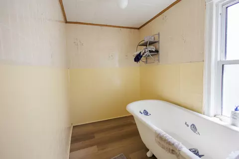 Bath - 341 S 5th Ave, Kankakee, IL 60901 photo 5 of 6