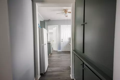 Entry Way - 341 S 5th Ave, Kankakee, IL 60901 photo 4 of 6