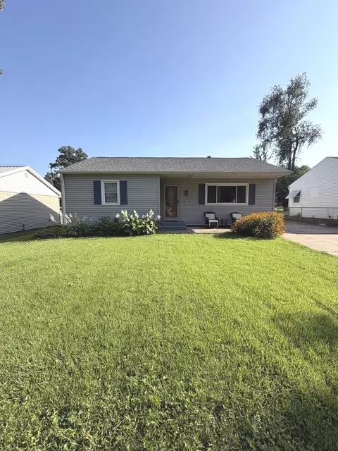 1811 East Ln, Clinton, IA 52732