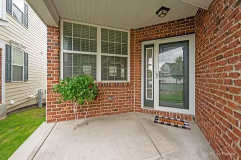 Exterior - 1244 Falcon Ridge Dr, Elgin, IL 60124 photo 2 of 4
