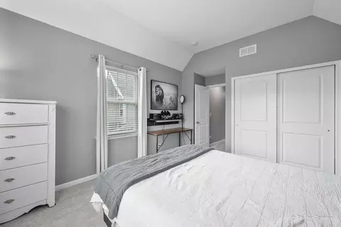 Bedroom - 1244 Falcon Ridge Dr, Elgin, IL 60124 photo 4 of 6
