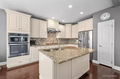 Kitchen - 1244 Falcon Ridge Dr, Elgin, IL 60124 photo 2 of 3