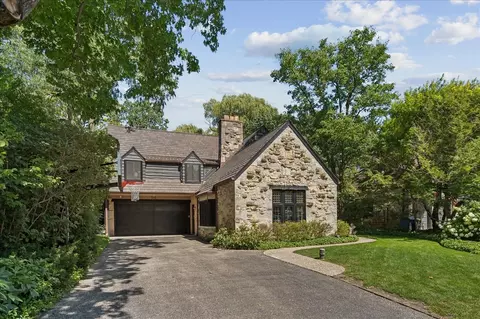 315 N Deere Park Dr, Highland Park, IL 60035