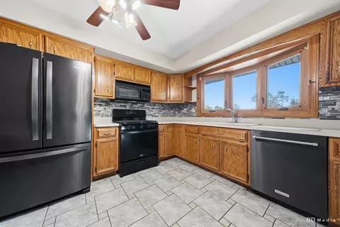 Kitchen - 8326 S 78th Ave, Bridgeview, IL 60455 photo 2 of 3