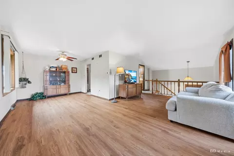 Living - 8326 S 78th Ave, Bridgeview, IL 60455 photo 2 of 3