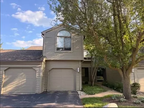 327 Indian Pt, Lake Barrington, IL 60010