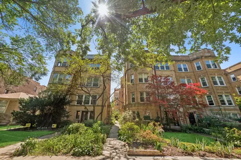 1345 W Greenleaf Ave #3S, Chicago, IL 60626