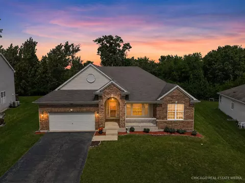 1255 Waterfront Ln, Pingree Grove, IL 60140