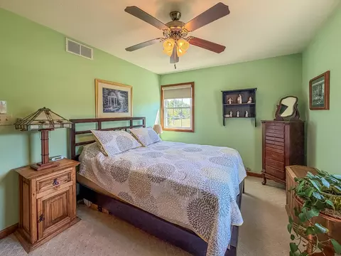 Bedroom - 2309 E Lakeview Dr, Casey, IL 62420 photo 5 of 8