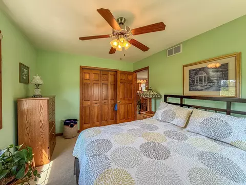 Bedroom - 2309 E Lakeview Dr, Casey, IL 62420 photo 6 of 8
