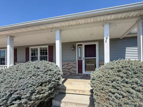 Exterior - 2309 E Lakeview Dr, Casey, IL 62420 photo 2 of 16