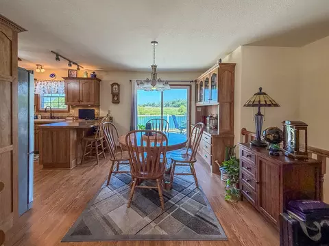 Dining - 2309 E Lakeview Dr, Casey, IL 62420 photo 1 of 4