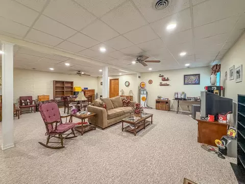 Living - 2309 E Lakeview Dr, Casey, IL 62420 photo 5 of 7