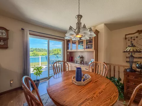 Dining - 2309 E Lakeview Dr, Casey, IL 62420 photo 3 of 4
