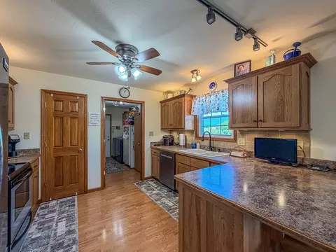 Kitchen - 2309 E Lakeview Dr, Casey, IL 62420 photo 2 of 7