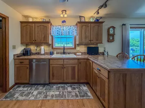 Kitchen - 2309 E Lakeview Dr, Casey, IL 62420 photo 7 of 7