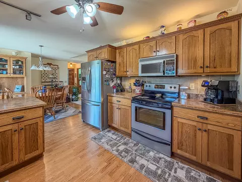 Kitchen - 2309 E Lakeview Dr, Casey, IL 62420 photo 5 of 7