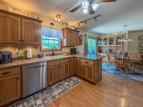 Kitchen - 2309 E Lakeview Dr, Casey, IL 62420 photo 4 of 7