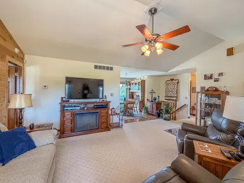 Living - 2309 E Lakeview Dr, Casey, IL 62420 photo 4 of 7