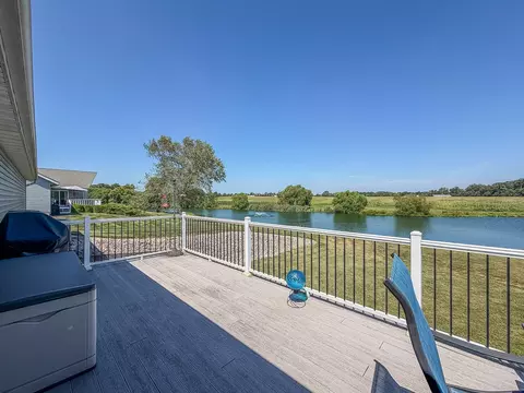 Exterior - 2309 E Lakeview Dr, Casey, IL 62420 photo 9 of 16