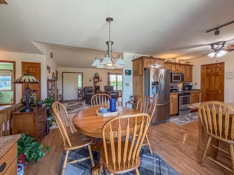 Dining - 2309 E Lakeview Dr, Casey, IL 62420 photo 4 of 4