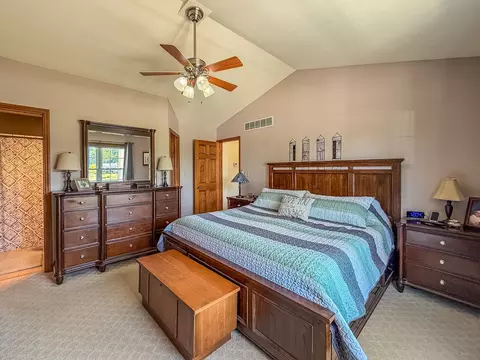 Bedroom - 2309 E Lakeview Dr, Casey, IL 62420 photo 3 of 8