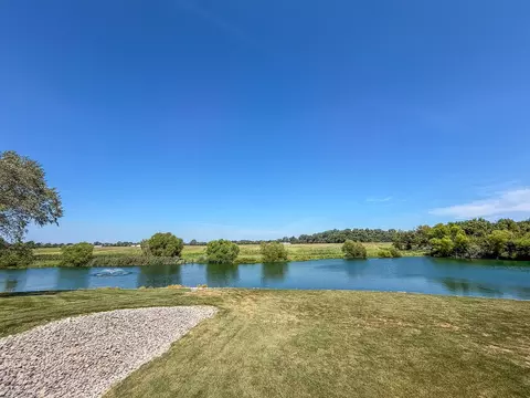 View/Area - 2309 E Lakeview Dr, Casey, IL 62420 photo 2 of 8