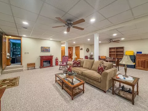 Living - 2309 E Lakeview Dr, Casey, IL 62420 photo 6 of 7