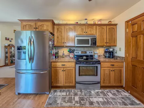 Kitchen - 2309 E Lakeview Dr, Casey, IL 62420 photo 6 of 7