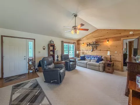 Living - 2309 E Lakeview Dr, Casey, IL 62420 photo 2 of 7