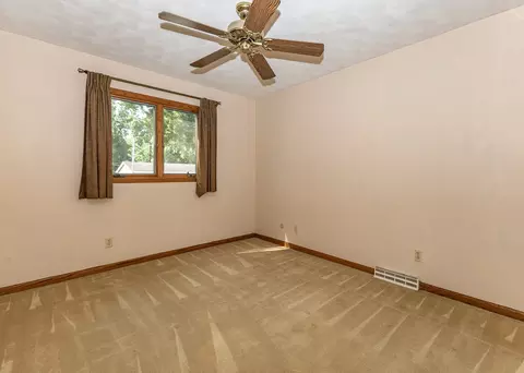 Bedroom - 3527 12th Ave, Moline, IL 61265 photo 5 of 6