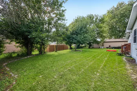 Undisclosed, Lindenhurst, IL 60046 photo 36