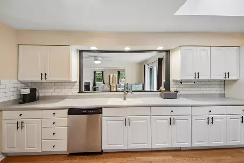 Undisclosed, Lindenhurst, IL 60046 photo 12