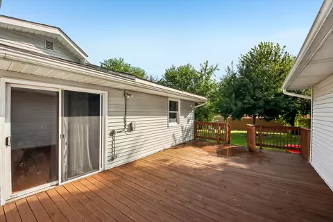 Undisclosed, Lindenhurst, IL 60046 photo 33