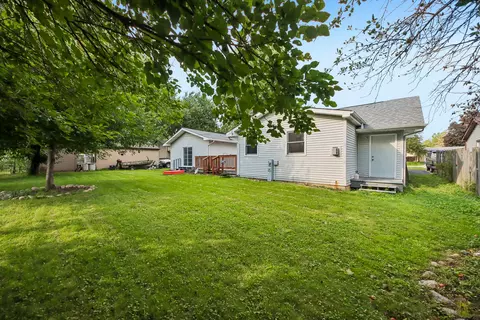 Undisclosed, Lindenhurst, IL 60046 photo 35