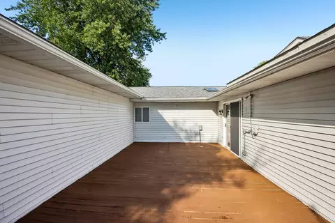 Undisclosed, Lindenhurst, IL 60046 photo 34