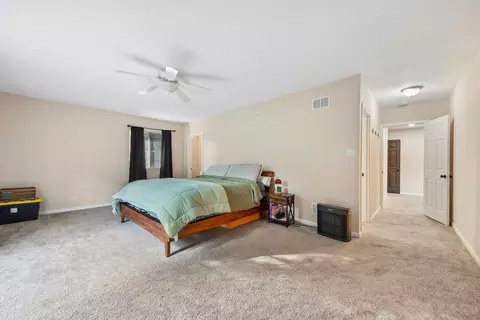 Undisclosed, Lindenhurst, IL 60046 photo 21
