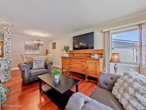 Living - 1025 Longaker Rd, Northbrook, IL 60062 photo 3 of 5