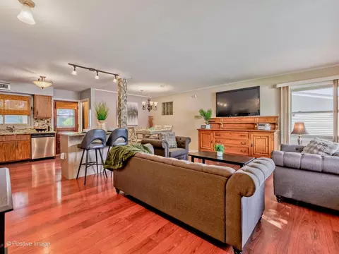 Living - 1025 Longaker Rd, Northbrook, IL 60062 photo 1 of 5