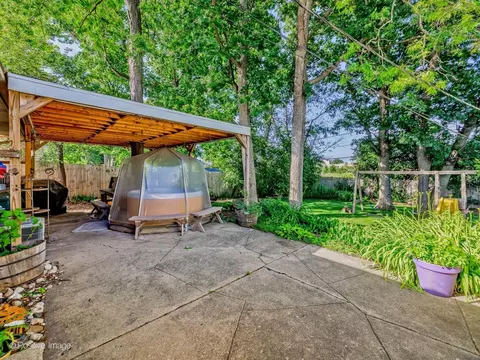 Exterior - 1025 Longaker Rd, Northbrook, IL 60062 photo 3 of 6