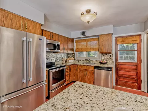 Kitchen - 1025 Longaker Rd, Northbrook, IL 60062 photo 3 of 4