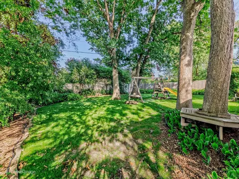 Exterior - 1025 Longaker Rd, Northbrook, IL 60062 photo 4 of 6
