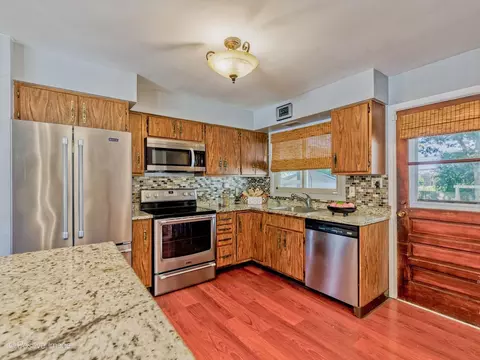 Kitchen - 1025 Longaker Rd, Northbrook, IL 60062 photo 1 of 4