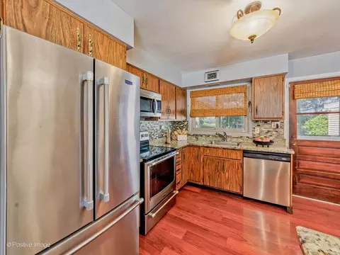 Kitchen - 1025 Longaker Rd, Northbrook, IL 60062 photo 4 of 4