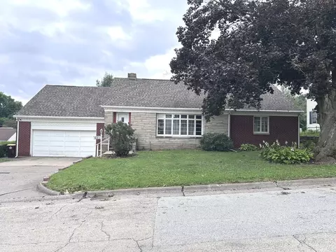 503 4th St, Maquoketa, IA 52060